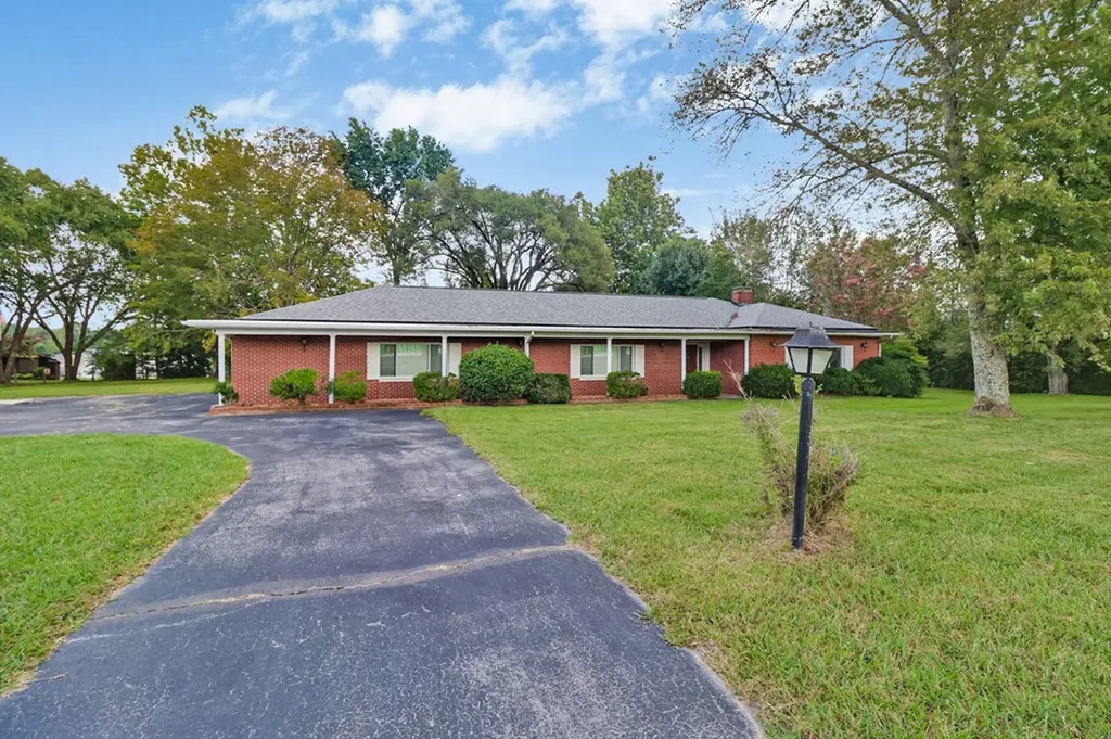 1378 Sparta Highway Crossville TN 38555