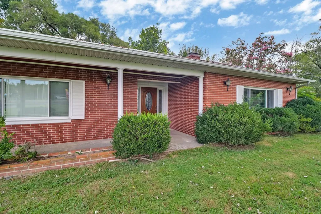 1378 Sparta Highway Crossville TN 38555