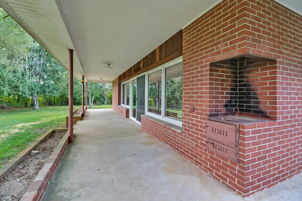 1378 Sparta Highway Crossville TN 38555