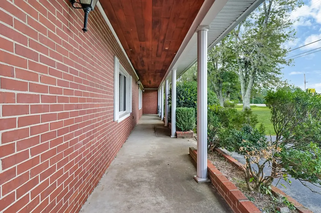 1378 Sparta Highway Crossville TN 38555