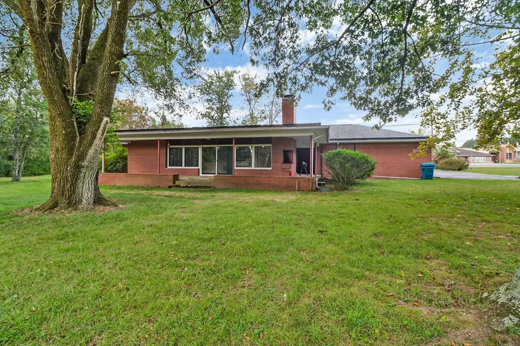 1378 Sparta Highway Crossville TN 38555