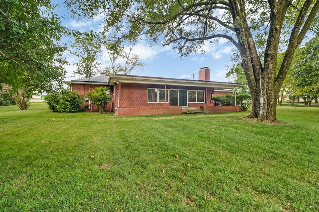 1378 Sparta Highway Crossville TN 38555