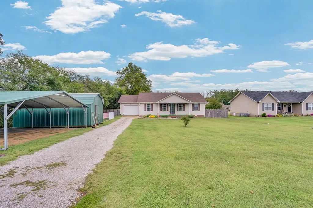 141 Chestnut Street Baxter TN 38544