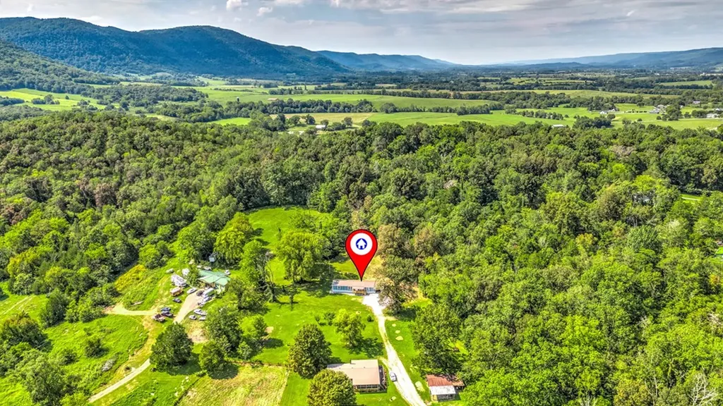 77 Hankins Lane Pikeville TN 37367