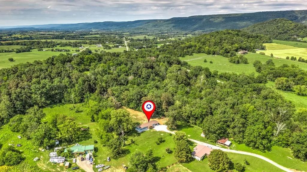 77 Hankins Lane Pikeville TN 37367