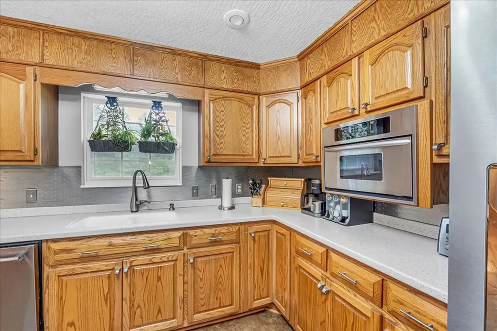 3955 River Road Baxter TN 38544