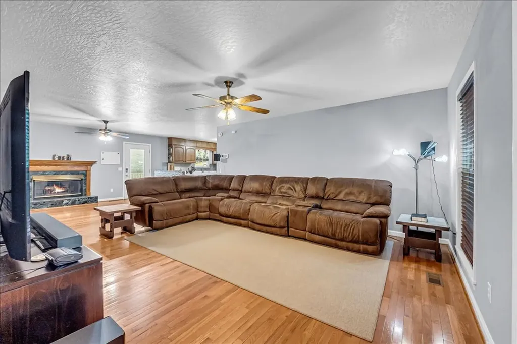 3955 River Road Baxter TN 38544