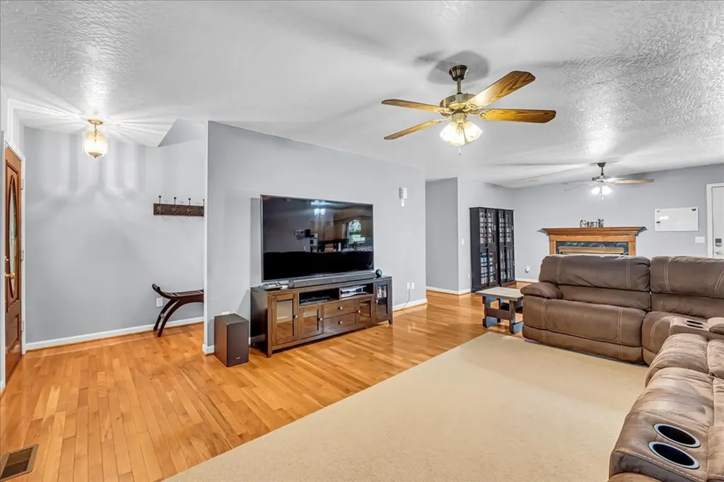 3955 River Road Baxter TN 38544