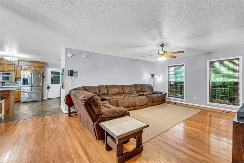 3955 River Road Baxter TN 38544