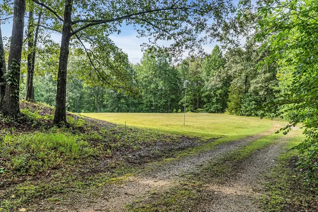 3955 River Road Baxter TN 38544