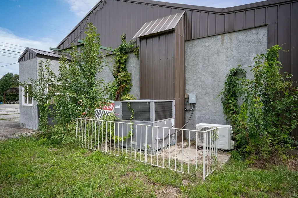 14127 Crossville Highway Sparta TN 38583