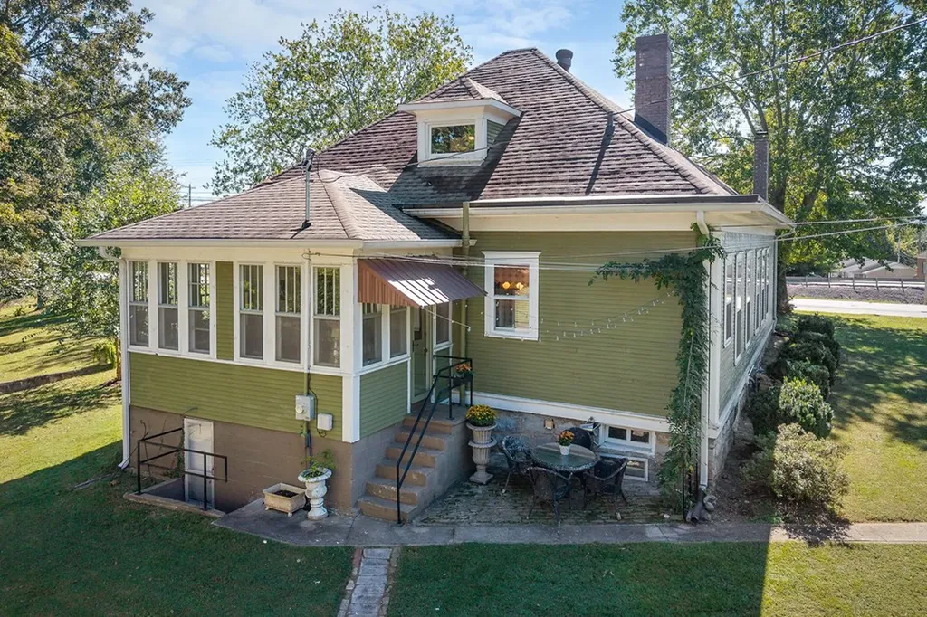 215 W. Sparta Street Mcminnville TN 37110