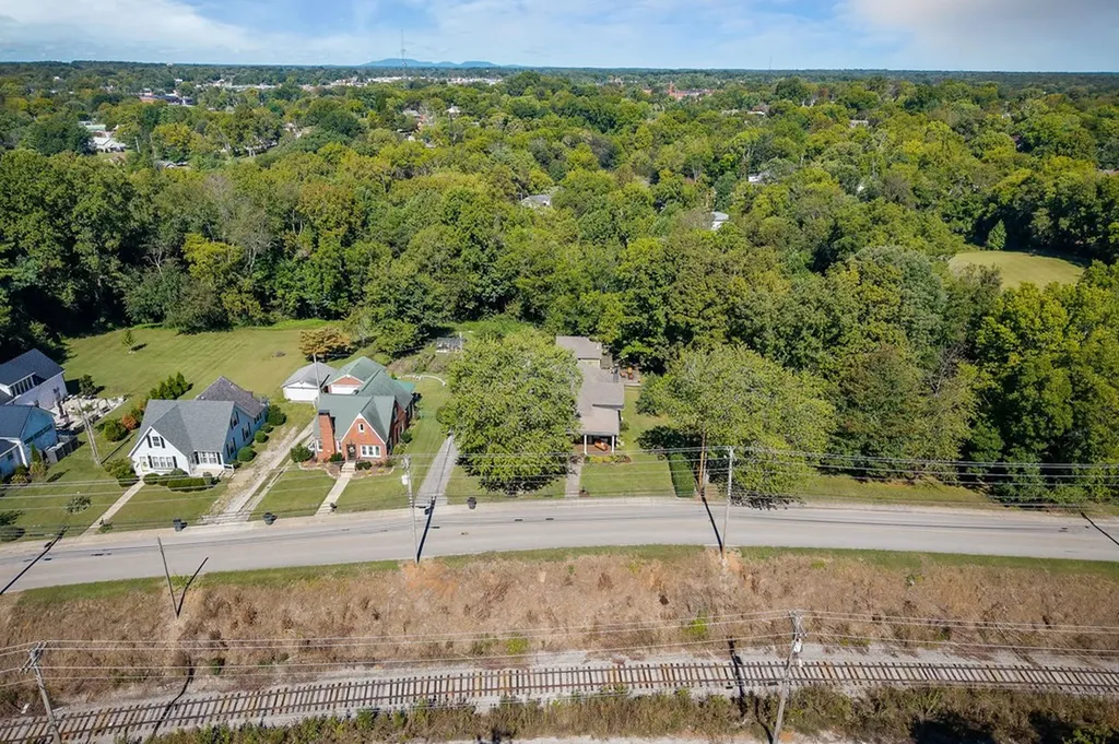 215 W. Sparta Street Mcminnville TN 37110