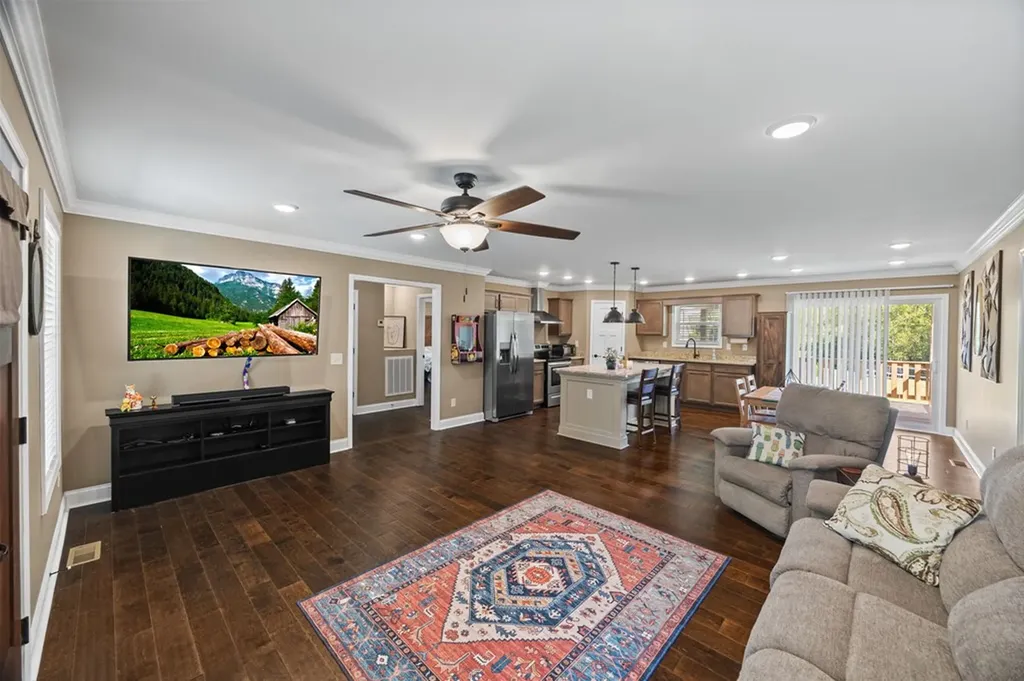 161 County House Road Livingston TN 38570