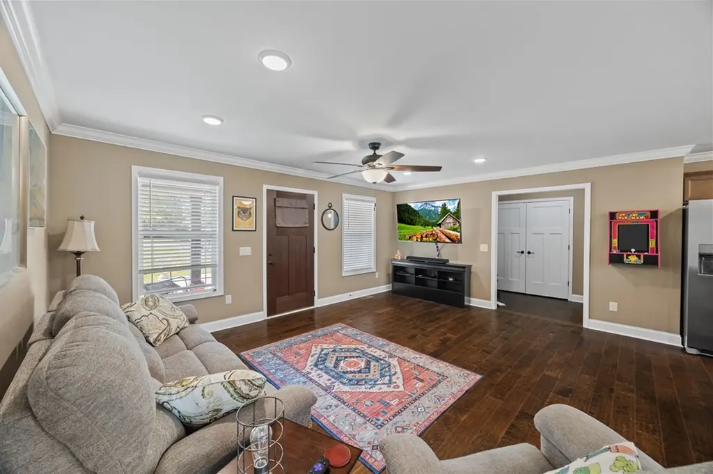 161 County House Road Livingston TN 38570