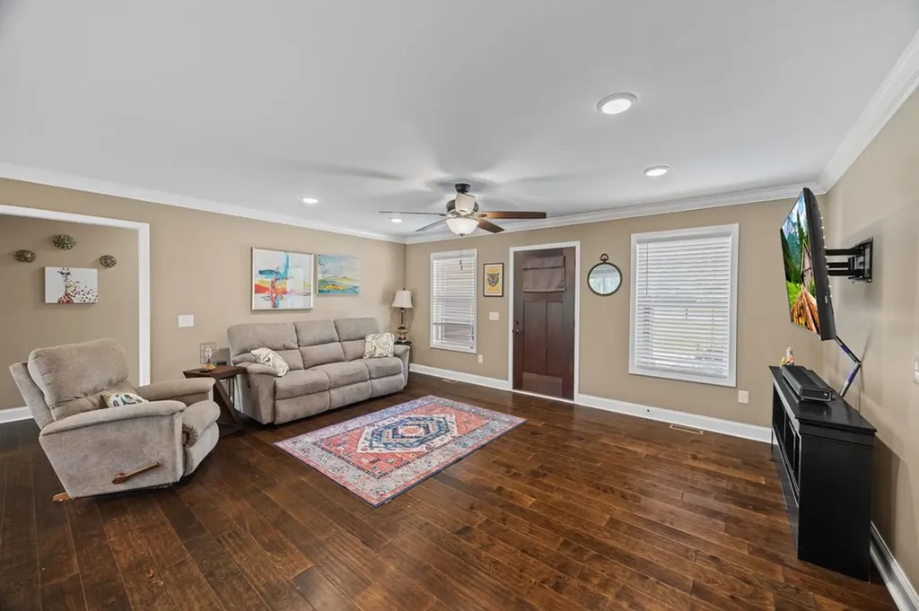 161 County House Road Livingston TN 38570