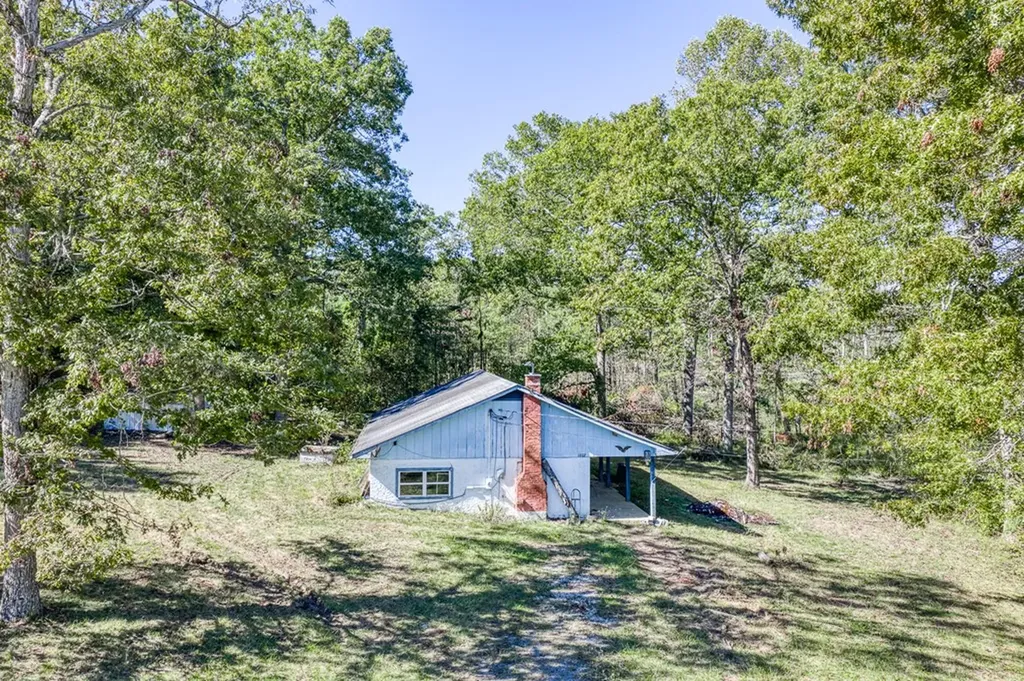 1602 Hollis Poore Road Jamestown TN 38556