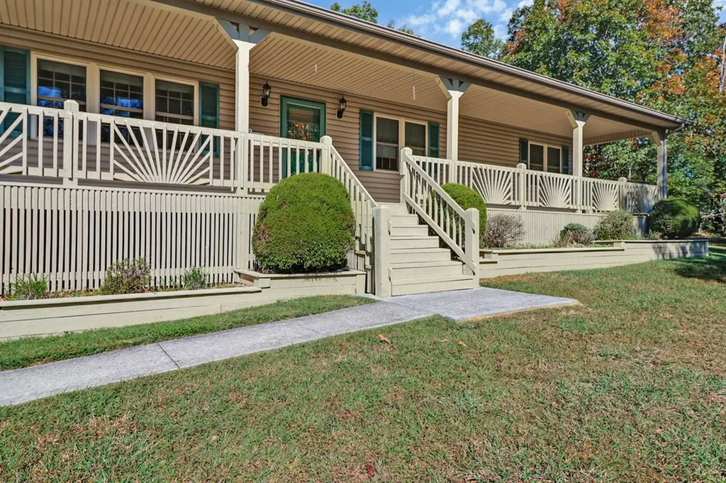 4045 Lone Wolf Circle Crossville TN 38572