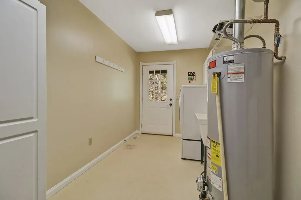 4045 Lone Wolf Circle Crossville TN 38572