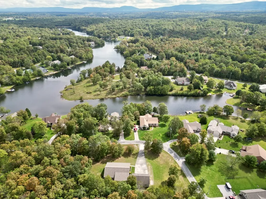 4045 Lone Wolf Circle Crossville TN 38572