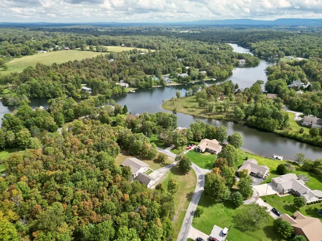 4045 Lone Wolf Circle Crossville TN 38572