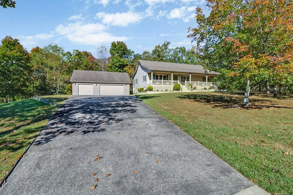 4045 Lone Wolf Circle Crossville TN 38572