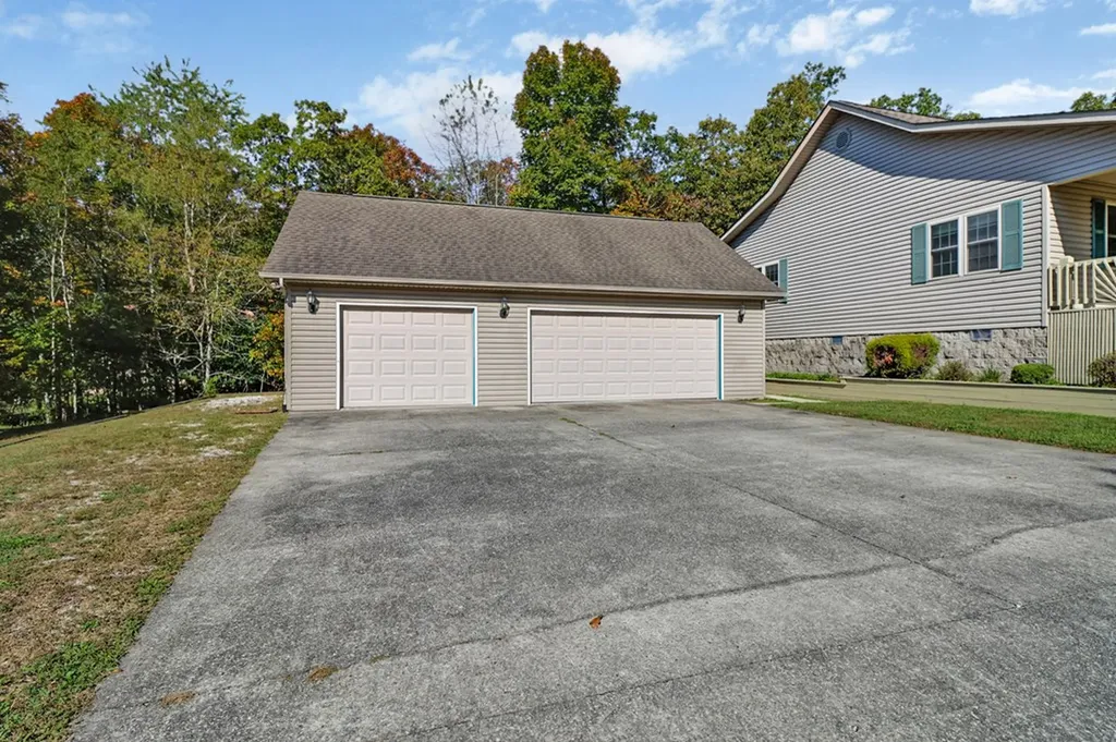 4045 Lone Wolf Circle Crossville TN 38572