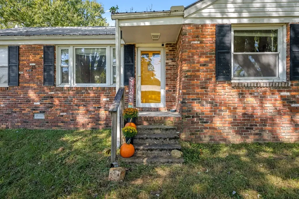 700 Hollow Springs Road Woodbury TN 37190