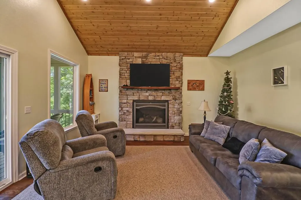 140 Rindler Ridge Byrdstown TN 38549