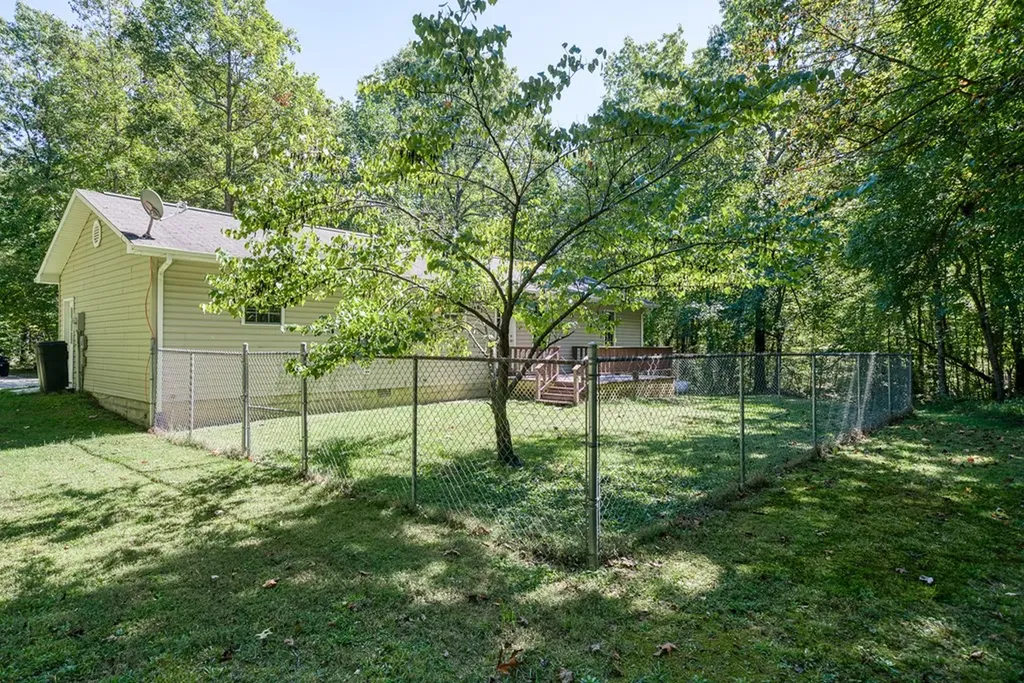 2412 Arrow Trail Monterey TN 38574