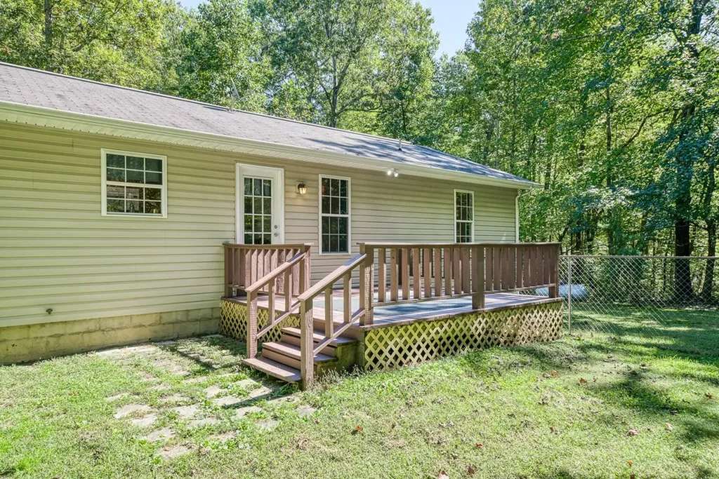 2412 Arrow Trail Monterey TN 38574