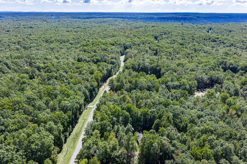 2412 Arrow Trail Monterey TN 38574