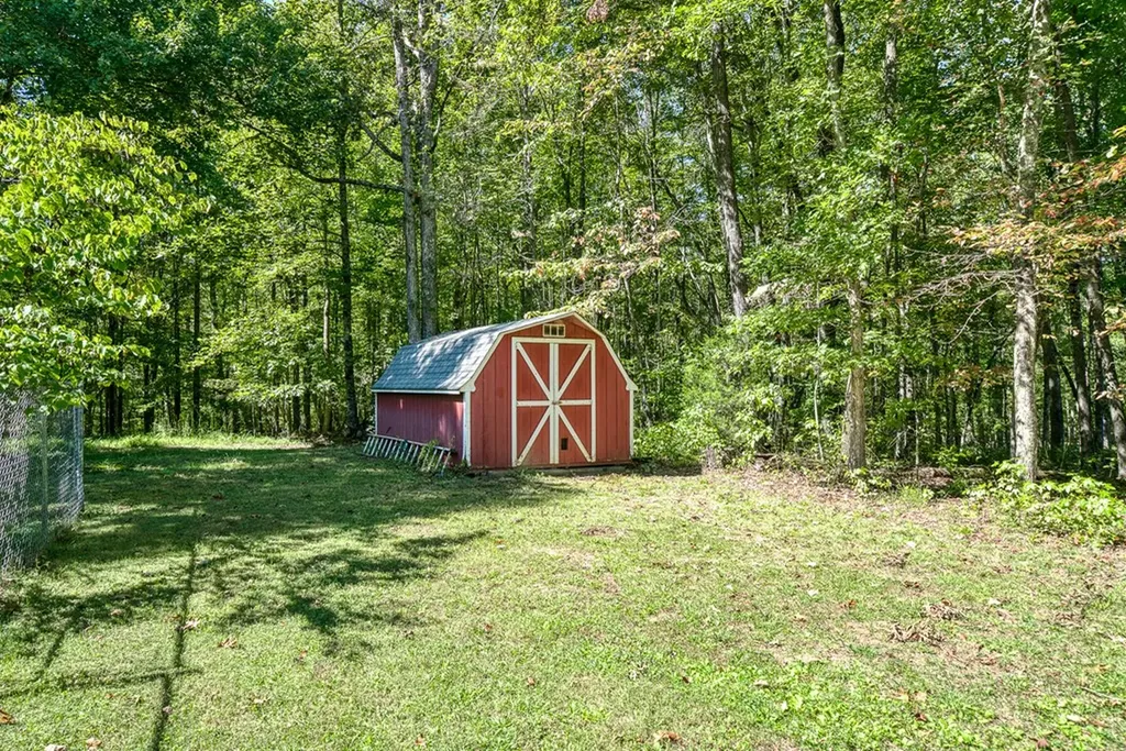 2412 Arrow Trail Monterey TN 38574