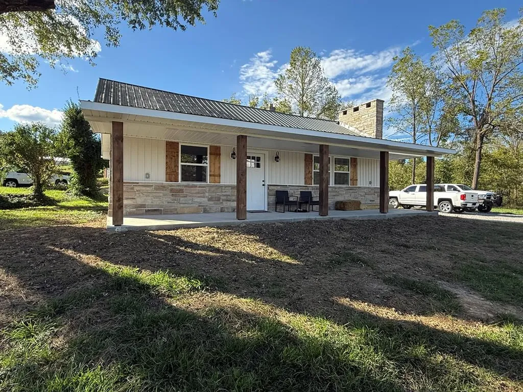 8415 Morgan County Highway Sunbright TN 37872
