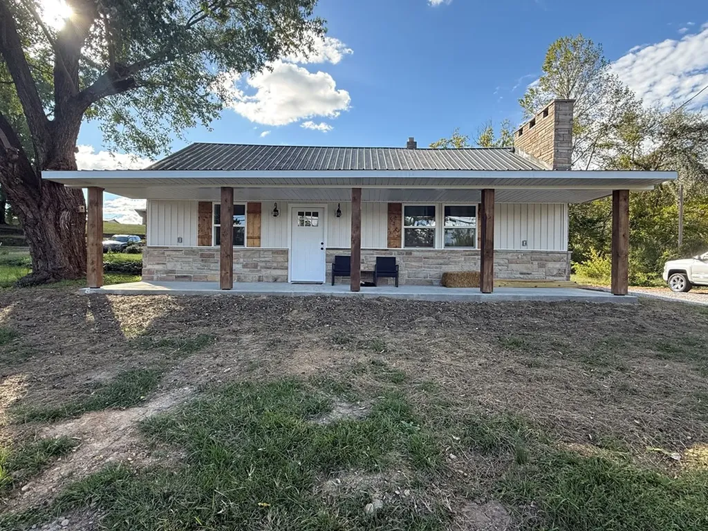 8415 Morgan County Highway Sunbright TN 37872