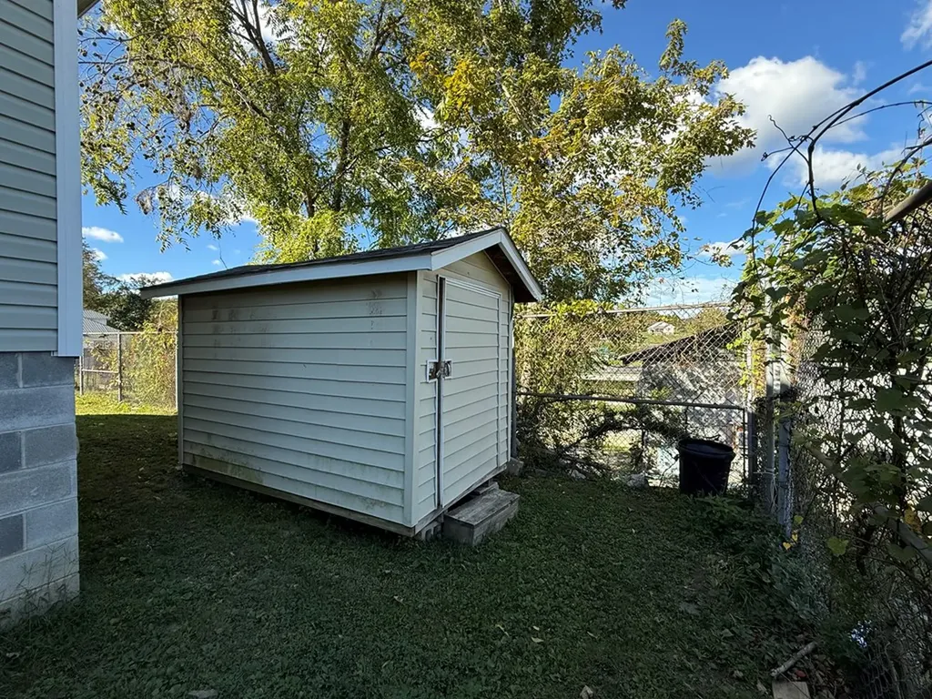 7913 Morgan County Highway Sunbright TN 37872