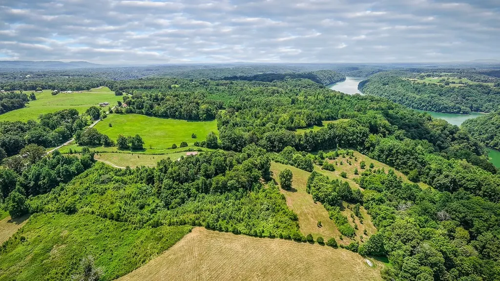 2530 Pollard Road Walling TN 38587