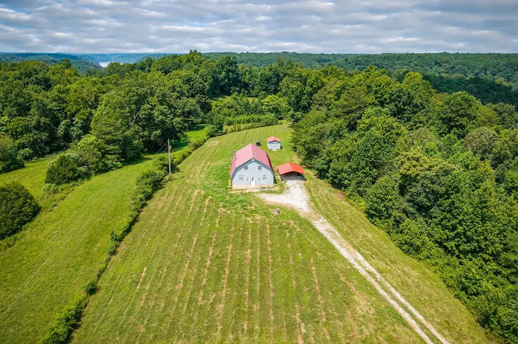 2530 Pollard Road Walling TN 38587