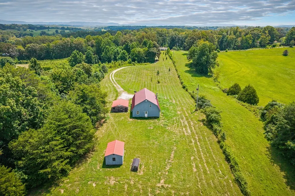 2530 Pollard Road Walling TN 38587