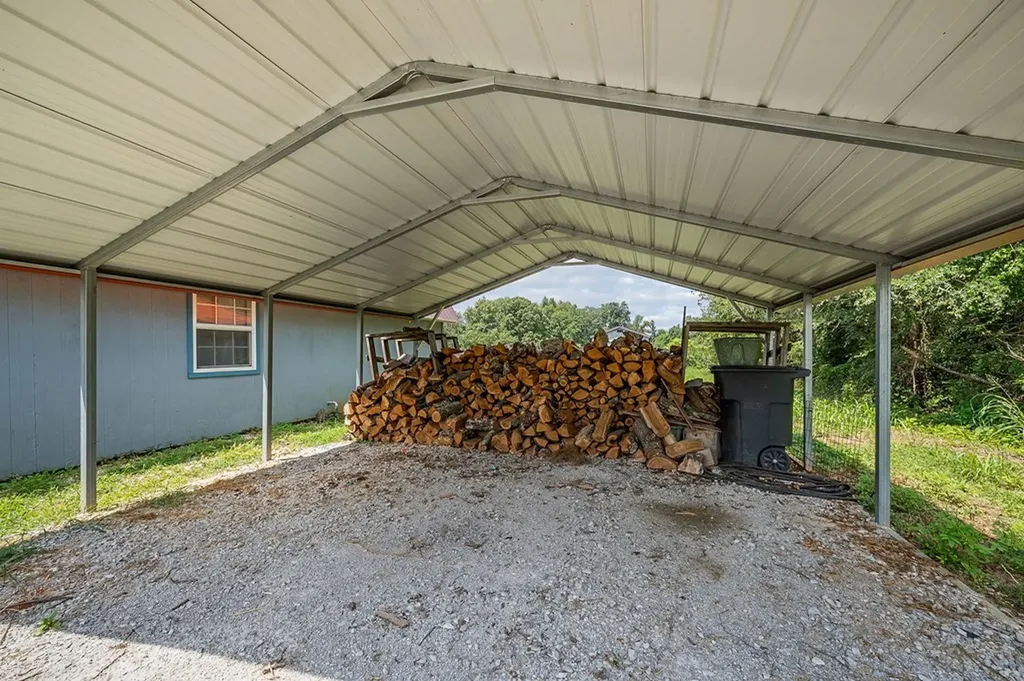 2530 Pollard Road Walling TN 38587