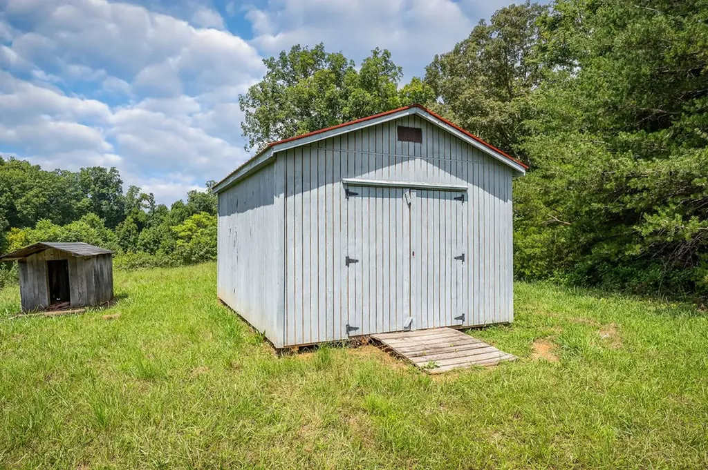 2530 Pollard Road Walling TN 38587