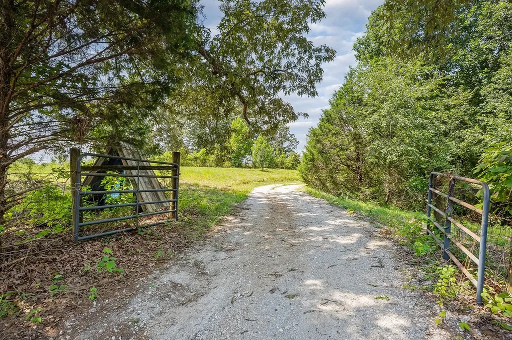 2530 Pollard Road Walling TN 38587