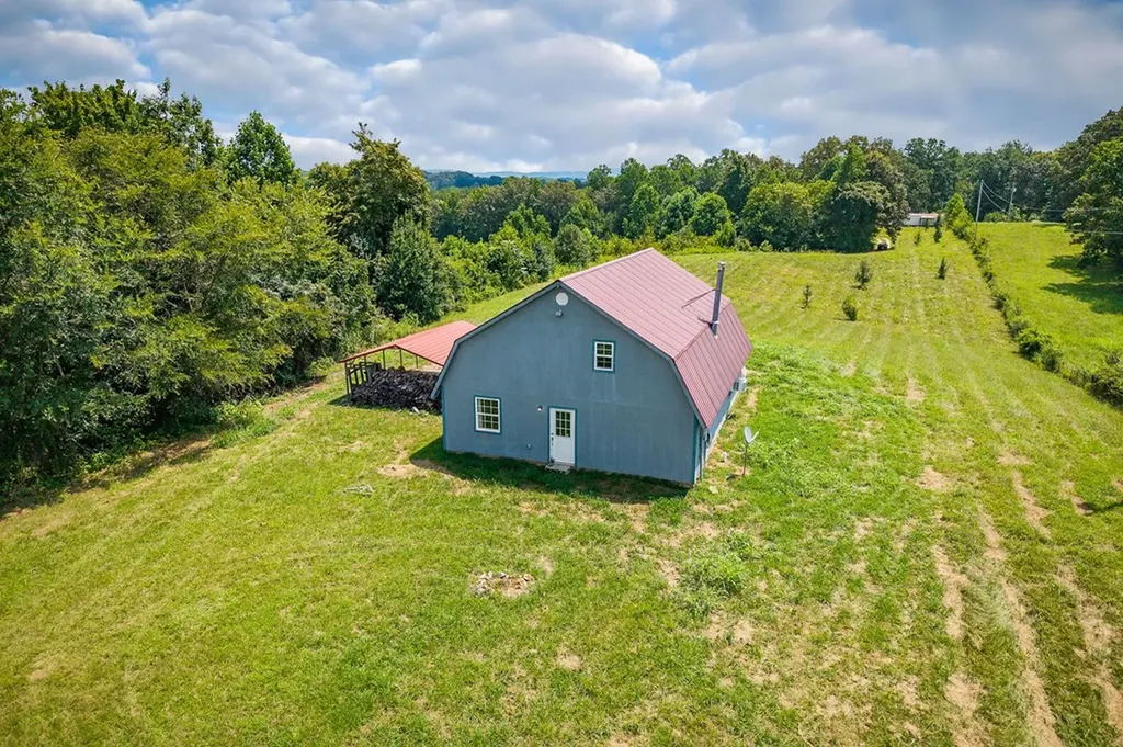 2530 Pollard Road Walling TN 38587