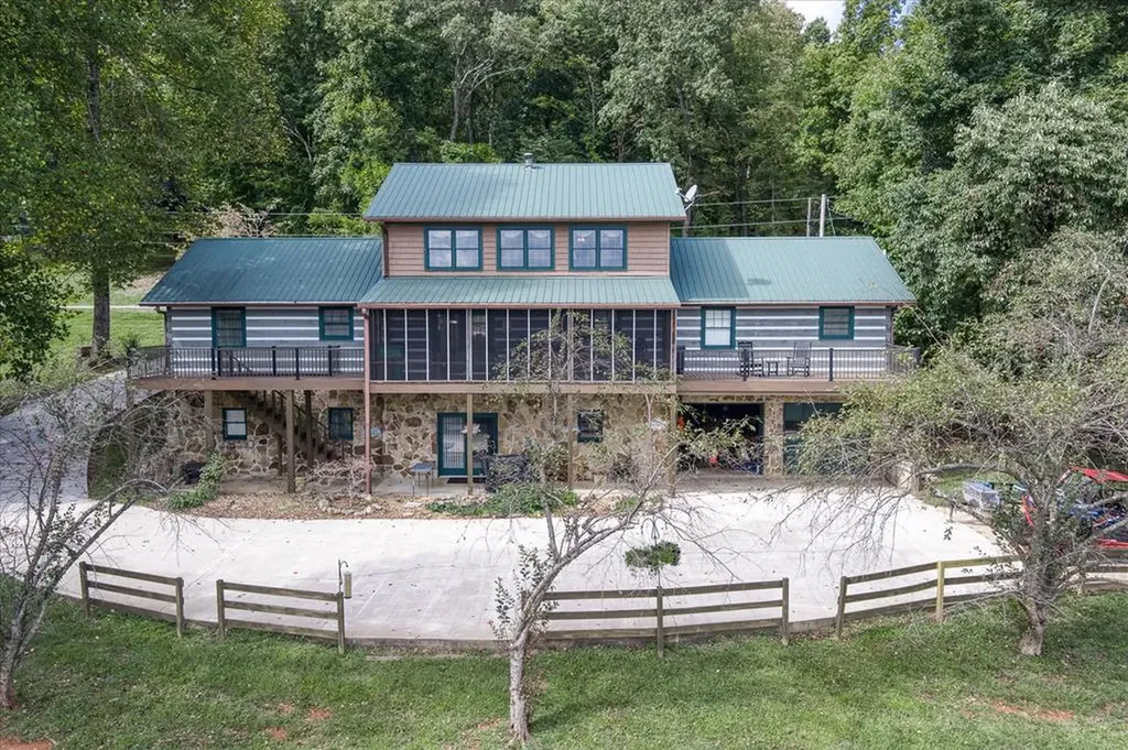 472 Mountain Drive Livingston TN 38570