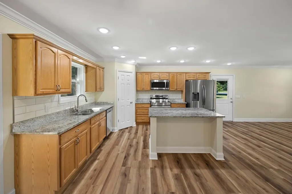 808 Riverside Circle Celina TN 38551