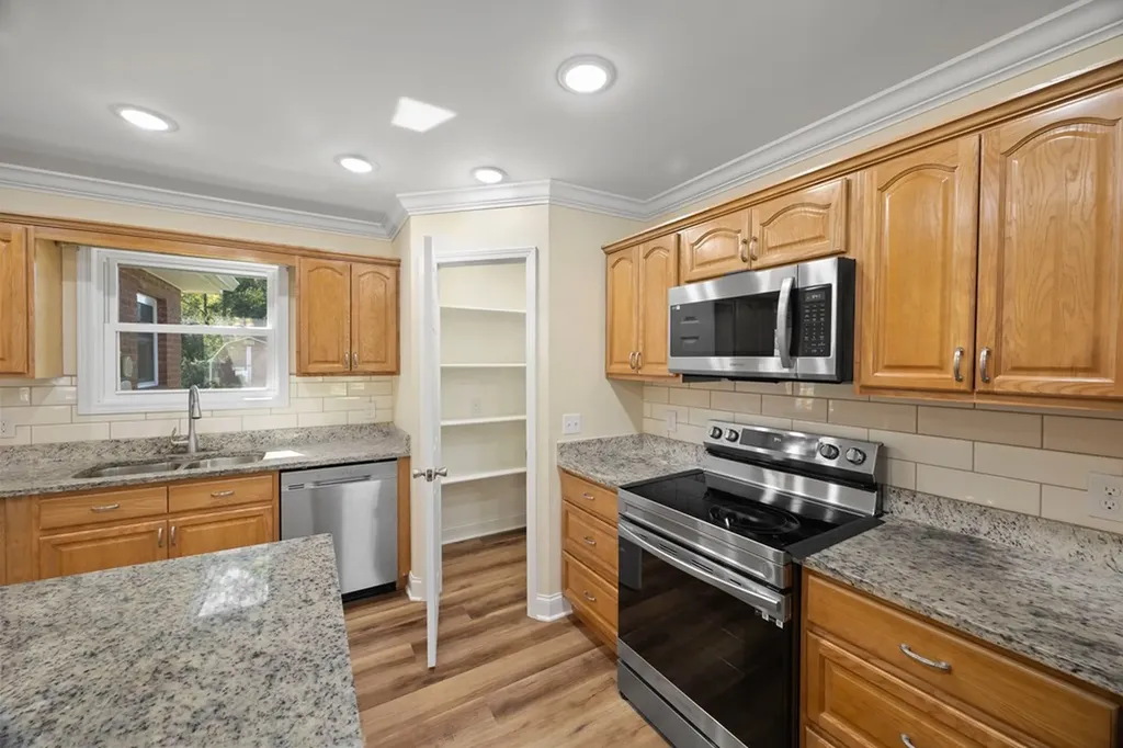 808 Riverside Circle Celina TN 38551