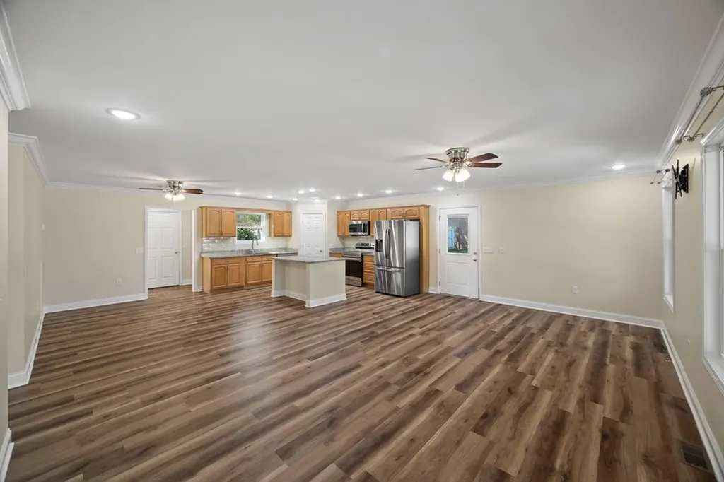 808 Riverside Circle Celina TN 38551