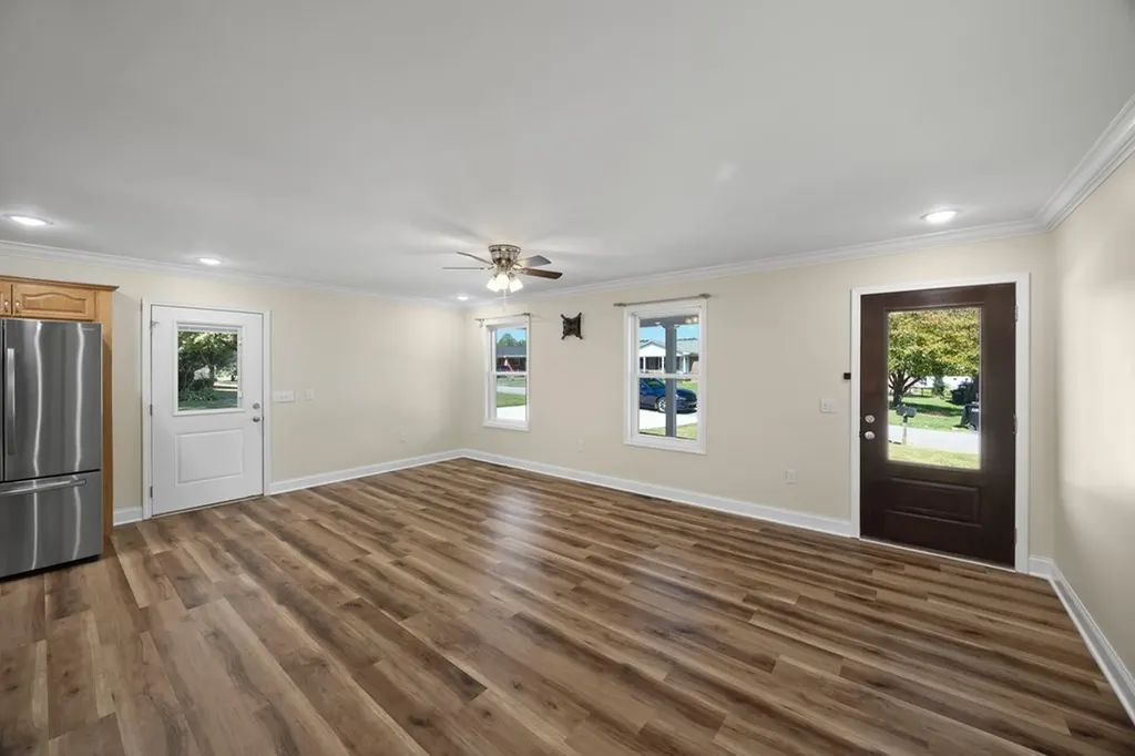 808 Riverside Circle Celina TN 38551