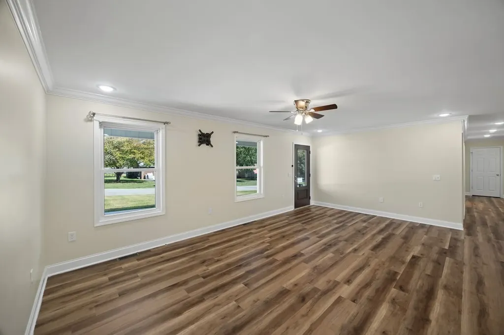 808 Riverside Circle Celina TN 38551