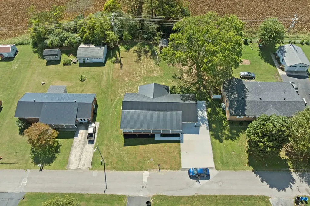 808 Riverside Circle Celina TN 38551